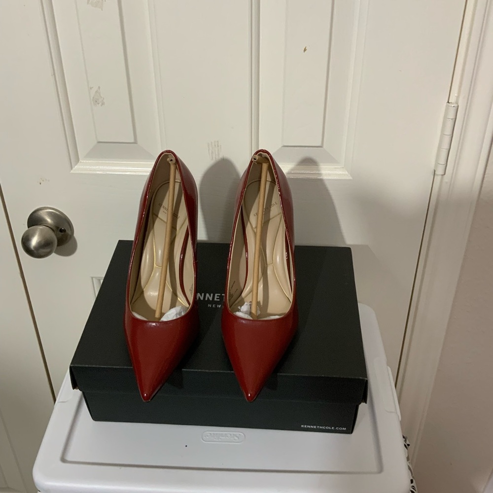 NWT Kenneth Cole Bentley  Red Patent Heels